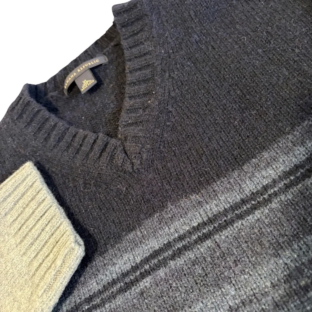 Vintage Banana Republic V-Neck Sweater Mens Fits L Grey Navy 100% Lambswool Knit
